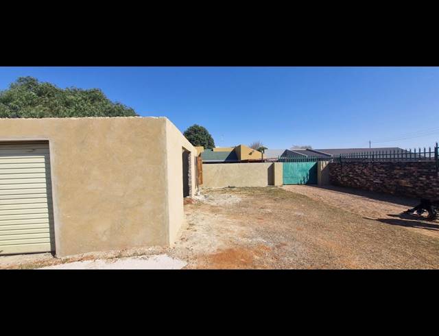 100M² WAREHOUSE TO LET IN GREENHILLS